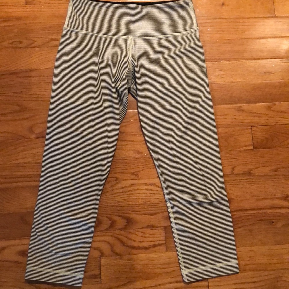 SIZE 4: Lululemon wunderunder crop